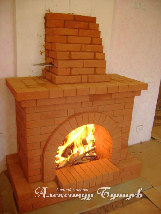 Открытый камин с аркой