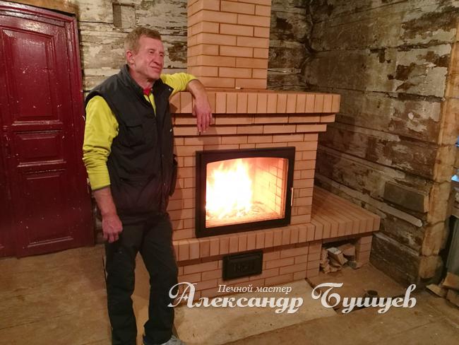 Довольный заказчик с камином