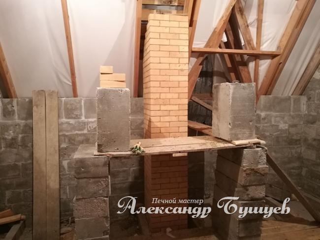 Кладка кирпичной трубы на два канала